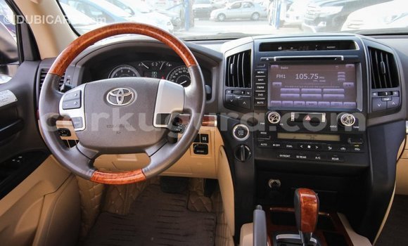 Acheter Import Voiture Toyota Land Cruiser Blanc à Import - Dubai, Bujumbura Acheter Import Voiture Toyota Land Cruiser Blanc à Import - Dubai, Bujumbura