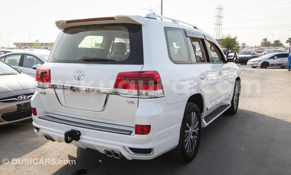 Acheter Import Voiture Toyota Land Cruiser Blanc à Import - Dubai, Bujumbura Acheter Import Voiture Toyota Land Cruiser Blanc à Import - Dubai, Bujumbura