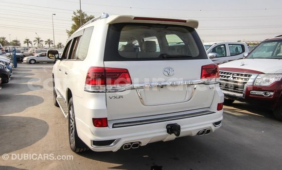 Acheter Import Voiture Toyota Land Cruiser Blanc à Import - Dubai, Bujumbura Acheter Import Voiture Toyota Land Cruiser Blanc à Import - Dubai, Bujumbura