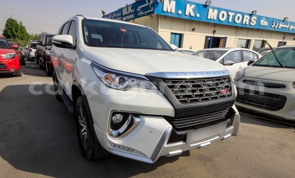 Acheter Import Voiture Toyota Fortuner Blanc à Import - Dubai, Bujumbura Acheter Import Voiture Toyota Fortuner Blanc à Import - Dubai, Bujumbura