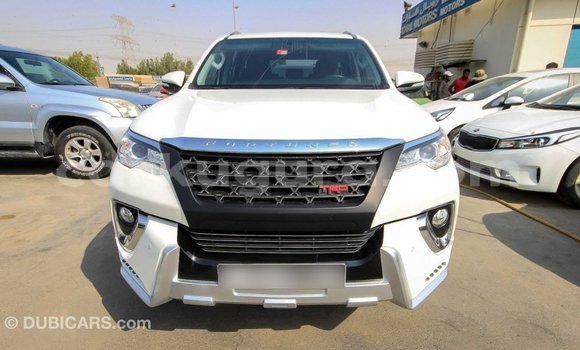 Acheter Import Voiture Toyota Fortuner Blanc à Import - Dubai, Bujumbura Acheter Import Voiture Toyota Fortuner Blanc à Import - Dubai, Bujumbura