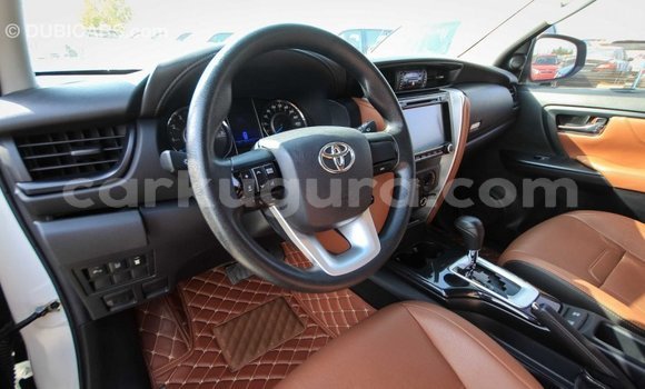 Acheter Import Voiture Toyota Fortuner Blanc à Import - Dubai, Bujumbura Acheter Import Voiture Toyota Fortuner Blanc à Import - Dubai, Bujumbura
