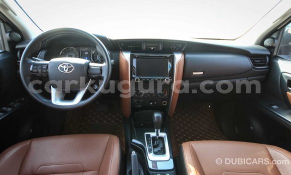 Acheter Import Voiture Toyota Fortuner Blanc à Import - Dubai, Bujumbura Acheter Import Voiture Toyota Fortuner Blanc à Import - Dubai, Bujumbura