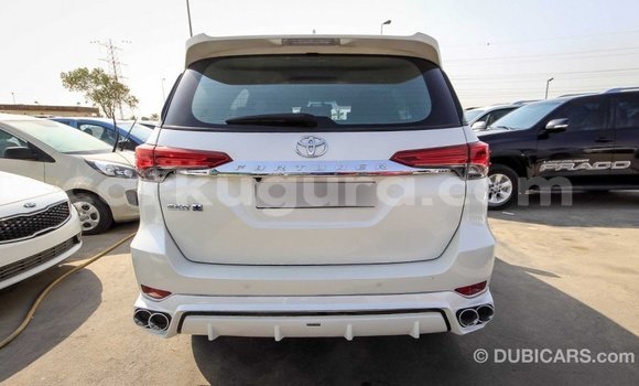 Acheter Import Voiture Toyota Fortuner Blanc à Import - Dubai, Bujumbura Acheter Import Voiture Toyota Fortuner Blanc à Import - Dubai, Bujumbura