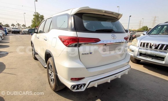 Acheter Import Voiture Toyota Fortuner Blanc à Import - Dubai, Bujumbura Acheter Import Voiture Toyota Fortuner Blanc à Import - Dubai, Bujumbura
