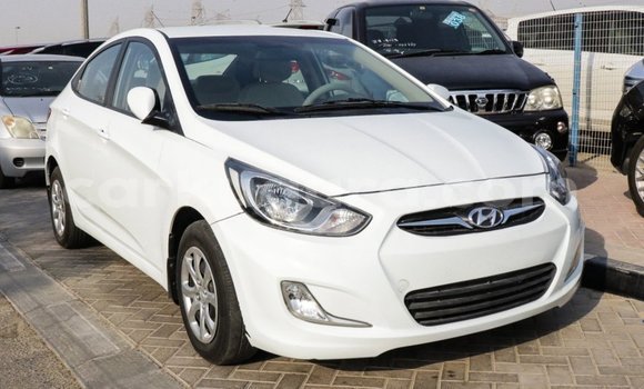 Nunua Imported Hyundai Accent Nyeupe Gari ndani ya Import - Dubai nchini Bujumbura Nunua Imported Hyundai Accent Nyeupe Gari ndani ya Import - Dubai nchini Bujumbura