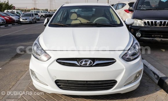 Nunua Imported Hyundai Accent Nyeupe Gari ndani ya Import - Dubai nchini Bujumbura Nunua Imported Hyundai Accent Nyeupe Gari ndani ya Import - Dubai nchini Bujumbura