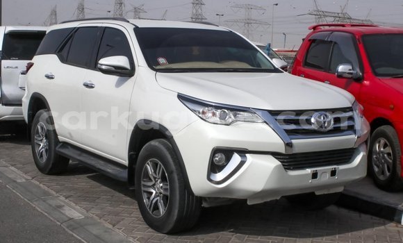 Nunua Imported Toyota Fortuner Nyeupe Gari ndani ya Import - Dubai nchini Bujumbura Nunua Imported Toyota Fortuner Nyeupe Gari ndani ya Import - Dubai nchini Bujumbura