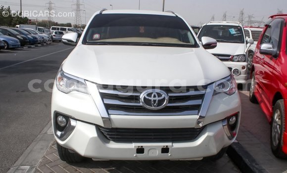 Nunua Imported Toyota Fortuner Nyeupe Gari ndani ya Import - Dubai nchini Bujumbura Nunua Imported Toyota Fortuner Nyeupe Gari ndani ya Import - Dubai nchini Bujumbura