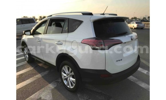 Nunua Imported Toyota 4Runner Nyeupe Gari ndani ya Import - Dubai nchini Bujumbura Nunua Imported Toyota 4Runner Nyeupe Gari ndani ya Import - Dubai nchini Bujumbura