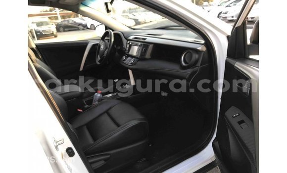 Nunua Imported Toyota 4Runner Nyeupe Gari ndani ya Import - Dubai nchini Bujumbura Nunua Imported Toyota 4Runner Nyeupe Gari ndani ya Import - Dubai nchini Bujumbura