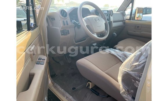 Nunua Imported Toyota Land Cruiser Beige Gari ndani ya Import - Dubai nchini Bujumbura Nunua Imported Toyota Land Cruiser Beige Gari ndani ya Import - Dubai nchini Bujumbura