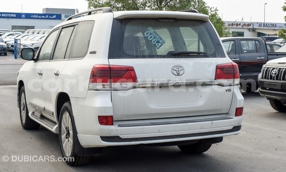 Buy Import Toyota Land Cruiser White Car in Import - Dubai in Bujumbura Buy Import Toyota Land Cruiser White Car in Import - Dubai in Bujumbura