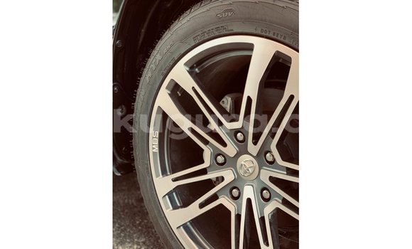 Acheter Import Voiture Toyota Land Cruiser Noir à Import - Dubai, Bujumbura Acheter Import Voiture Toyota Land Cruiser Noir à Import - Dubai, Bujumbura