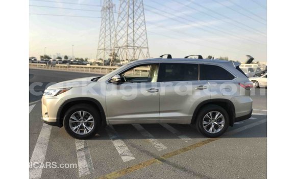 Nunua Imported Toyota Highlander Nyingine Gari ndani ya Import - Dubai nchini Bujumbura Nunua Imported Toyota Highlander Nyingine Gari ndani ya Import - Dubai nchini Bujumbura