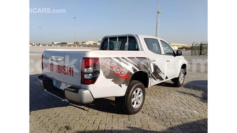 Big with watermark mitsubishi l200 bujumbura import dubai 3336