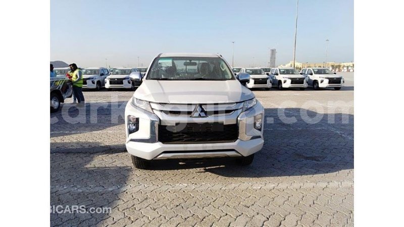 Big with watermark mitsubishi l200 bujumbura import dubai 3336