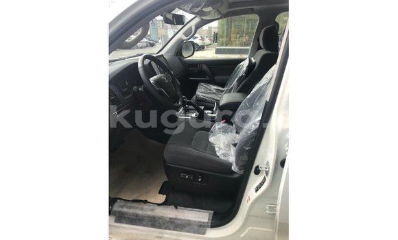 Nunua Imported Toyota Land Cruiser Nyeupe Gari ndani ya Import - Dubai nchini Bujumbura Nunua Imported Toyota Land Cruiser Nyeupe Gari ndani ya Import - Dubai nchini Bujumbura