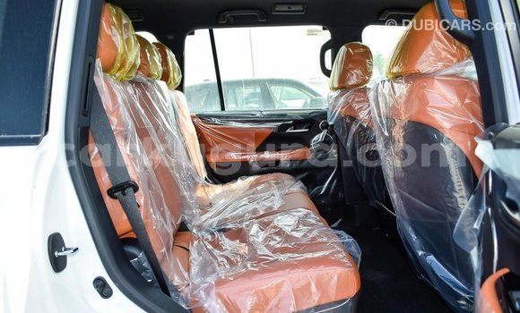 Nunua Imported Lexus LX Nyeupe Gari ndani ya Import - Dubai nchini Bujumbura Nunua Imported Lexus LX Nyeupe Gari ndani ya Import - Dubai nchini Bujumbura