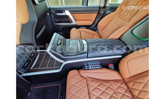 Nunua Imported Toyota Land Cruiser Nyeusi Gari ndani ya Import - Dubai nchini Bujumbura Nunua Imported Toyota Land Cruiser Nyeusi Gari ndani ya Import - Dubai nchini Bujumbura