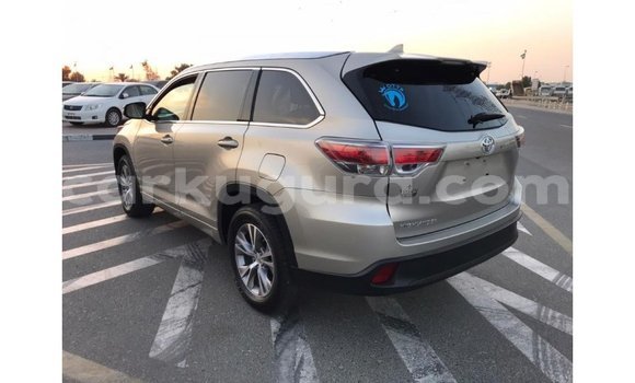 Nunua Imported Toyota Highlander Nyingine Gari ndani ya Import - Dubai nchini Bujumbura Nunua Imported Toyota Highlander Nyingine Gari ndani ya Import - Dubai nchini Bujumbura