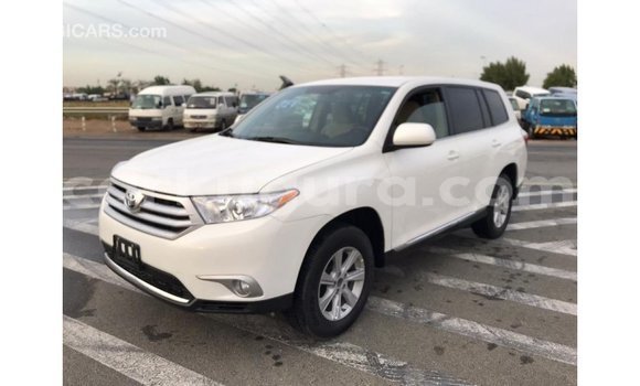 Acheter Import Voiture Toyota Highlander Blanc à Import - Dubai, Bujumbura Acheter Import Voiture Toyota Highlander Blanc à Import - Dubai, Bujumbura