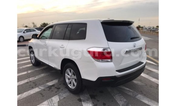 Acheter Import Voiture Toyota Highlander Blanc à Import - Dubai, Bujumbura Acheter Import Voiture Toyota Highlander Blanc à Import - Dubai, Bujumbura