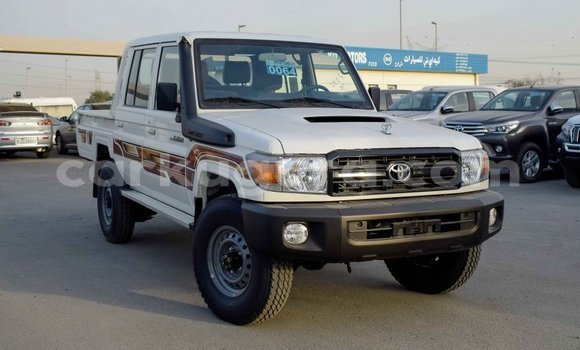 Acheter Import Voiture Toyota Land Cruiser Blanc à Import - Dubai, Bujumbura Acheter Import Voiture Toyota Land Cruiser Blanc à Import - Dubai, Bujumbura