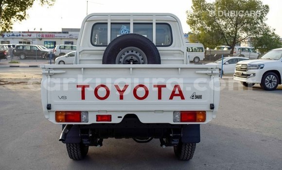 Acheter Import Voiture Toyota Land Cruiser Blanc à Import - Dubai, Bujumbura Acheter Import Voiture Toyota Land Cruiser Blanc à Import - Dubai, Bujumbura