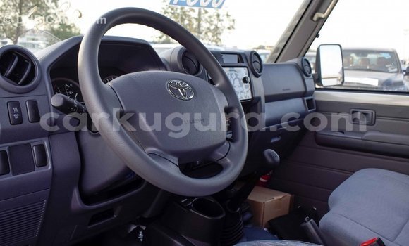 Acheter Import Voiture Toyota Land Cruiser Blanc à Import - Dubai, Bujumbura Acheter Import Voiture Toyota Land Cruiser Blanc à Import - Dubai, Bujumbura