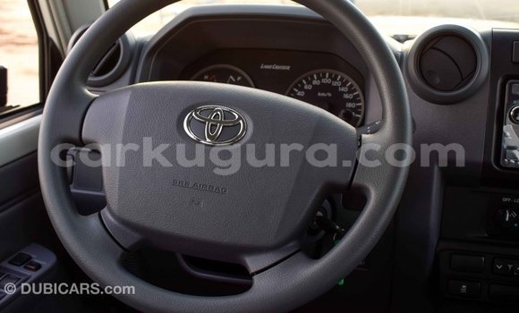 Acheter Import Voiture Toyota Land Cruiser Blanc à Import - Dubai, Bujumbura Acheter Import Voiture Toyota Land Cruiser Blanc à Import - Dubai, Bujumbura