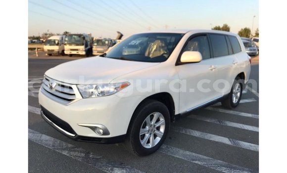 Nunua Imported Toyota Highlander Nyeupe Gari ndani ya Import - Dubai nchini Bujumbura Nunua Imported Toyota Highlander Nyeupe Gari ndani ya Import - Dubai nchini Bujumbura
