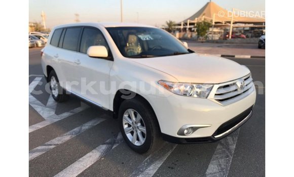 Nunua Imported Toyota Highlander Nyeupe Gari ndani ya Import - Dubai nchini Bujumbura Nunua Imported Toyota Highlander Nyeupe Gari ndani ya Import - Dubai nchini Bujumbura