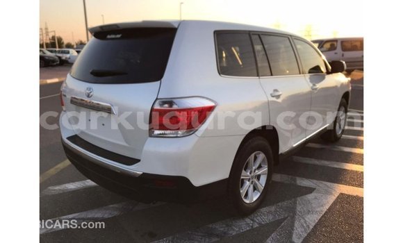 Nunua Imported Toyota Highlander Nyeupe Gari ndani ya Import - Dubai nchini Bujumbura Nunua Imported Toyota Highlander Nyeupe Gari ndani ya Import - Dubai nchini Bujumbura
