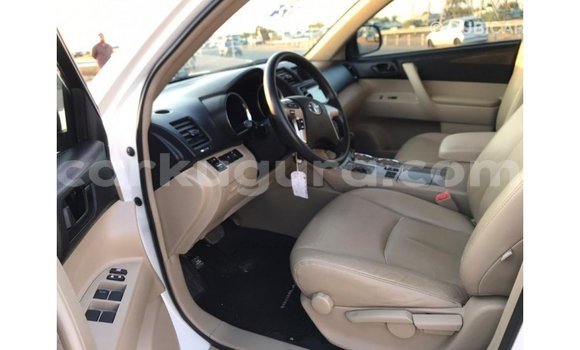 Nunua Imported Toyota Highlander Nyeupe Gari ndani ya Import - Dubai nchini Bujumbura Nunua Imported Toyota Highlander Nyeupe Gari ndani ya Import - Dubai nchini Bujumbura