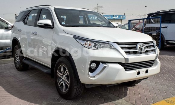 Nunua Imported Toyota Fortuner Nyeupe Gari ndani ya Import - Dubai nchini Bujumbura Nunua Imported Toyota Fortuner Nyeupe Gari ndani ya Import - Dubai nchini Bujumbura