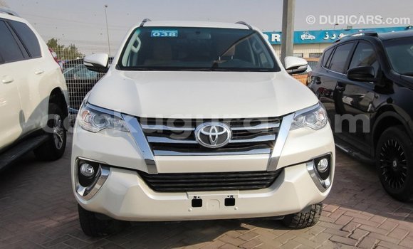 Nunua Imported Toyota Fortuner Nyeupe Gari ndani ya Import - Dubai nchini Bujumbura Nunua Imported Toyota Fortuner Nyeupe Gari ndani ya Import - Dubai nchini Bujumbura