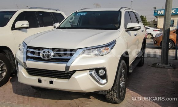 Nunua Imported Toyota Fortuner Nyeupe Gari ndani ya Import - Dubai nchini Bujumbura Nunua Imported Toyota Fortuner Nyeupe Gari ndani ya Import - Dubai nchini Bujumbura