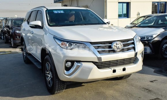 Nunua Imported Toyota Fortuner Nyeupe Gari ndani ya Import - Dubai nchini Bujumbura Nunua Imported Toyota Fortuner Nyeupe Gari ndani ya Import - Dubai nchini Bujumbura