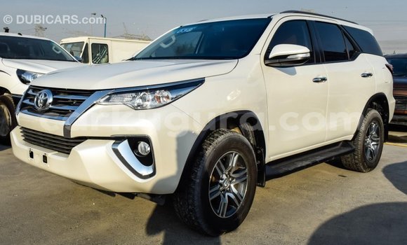Nunua Imported Toyota Fortuner Nyeupe Gari ndani ya Import - Dubai nchini Bujumbura Nunua Imported Toyota Fortuner Nyeupe Gari ndani ya Import - Dubai nchini Bujumbura
