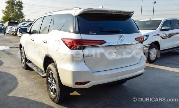 Nunua Imported Toyota Fortuner Nyeupe Gari ndani ya Import - Dubai nchini Bujumbura Nunua Imported Toyota Fortuner Nyeupe Gari ndani ya Import - Dubai nchini Bujumbura