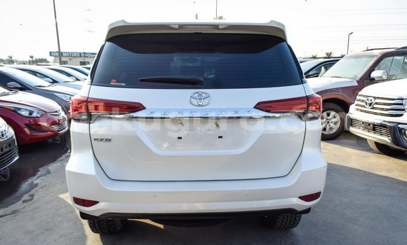 Nunua Imported Toyota Fortuner Nyeupe Gari ndani ya Import - Dubai nchini Bujumbura Nunua Imported Toyota Fortuner Nyeupe Gari ndani ya Import - Dubai nchini Bujumbura
