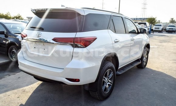 Nunua Imported Toyota Fortuner Nyeupe Gari ndani ya Import - Dubai nchini Bujumbura Nunua Imported Toyota Fortuner Nyeupe Gari ndani ya Import - Dubai nchini Bujumbura