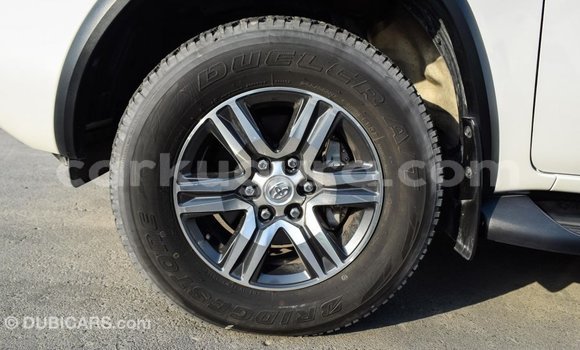 Nunua Imported Toyota Fortuner Nyeupe Gari ndani ya Import - Dubai nchini Bujumbura Nunua Imported Toyota Fortuner Nyeupe Gari ndani ya Import - Dubai nchini Bujumbura