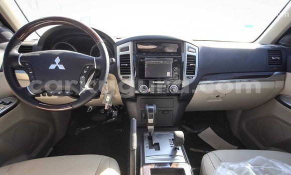 Nunua Imported Mitsubishi Pajero Nyeupe Gari ndani ya Import - Dubai nchini Bujumbura Nunua Imported Mitsubishi Pajero Nyeupe Gari ndani ya Import - Dubai nchini Bujumbura