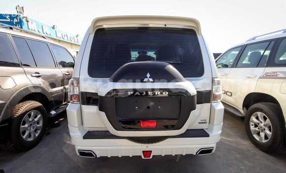 Nunua Imported Mitsubishi Pajero Nyeupe Gari ndani ya Import - Dubai nchini Bujumbura Nunua Imported Mitsubishi Pajero Nyeupe Gari ndani ya Import - Dubai nchini Bujumbura