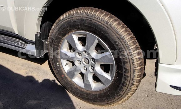 Nunua Imported Mitsubishi Pajero Nyeupe Gari ndani ya Import - Dubai nchini Bujumbura Nunua Imported Mitsubishi Pajero Nyeupe Gari ndani ya Import - Dubai nchini Bujumbura
