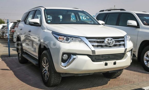 Buy Import Toyota Fortuner White Car in Import - Dubai in Bujumbura Buy Import Toyota Fortuner White Car in Import - Dubai in Bujumbura