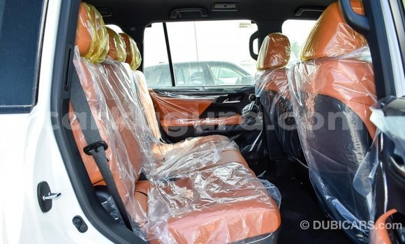 Nunua Imported Lexus LX Nyeupe Gari ndani ya Import - Dubai nchini Bujumbura Nunua Imported Lexus LX Nyeupe Gari ndani ya Import - Dubai nchini Bujumbura