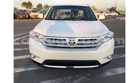 Nunua Imported Toyota Highlander Nyeupe Gari ndani ya Import - Dubai nchini Bujumbura Nunua Imported Toyota Highlander Nyeupe Gari ndani ya Import - Dubai nchini Bujumbura